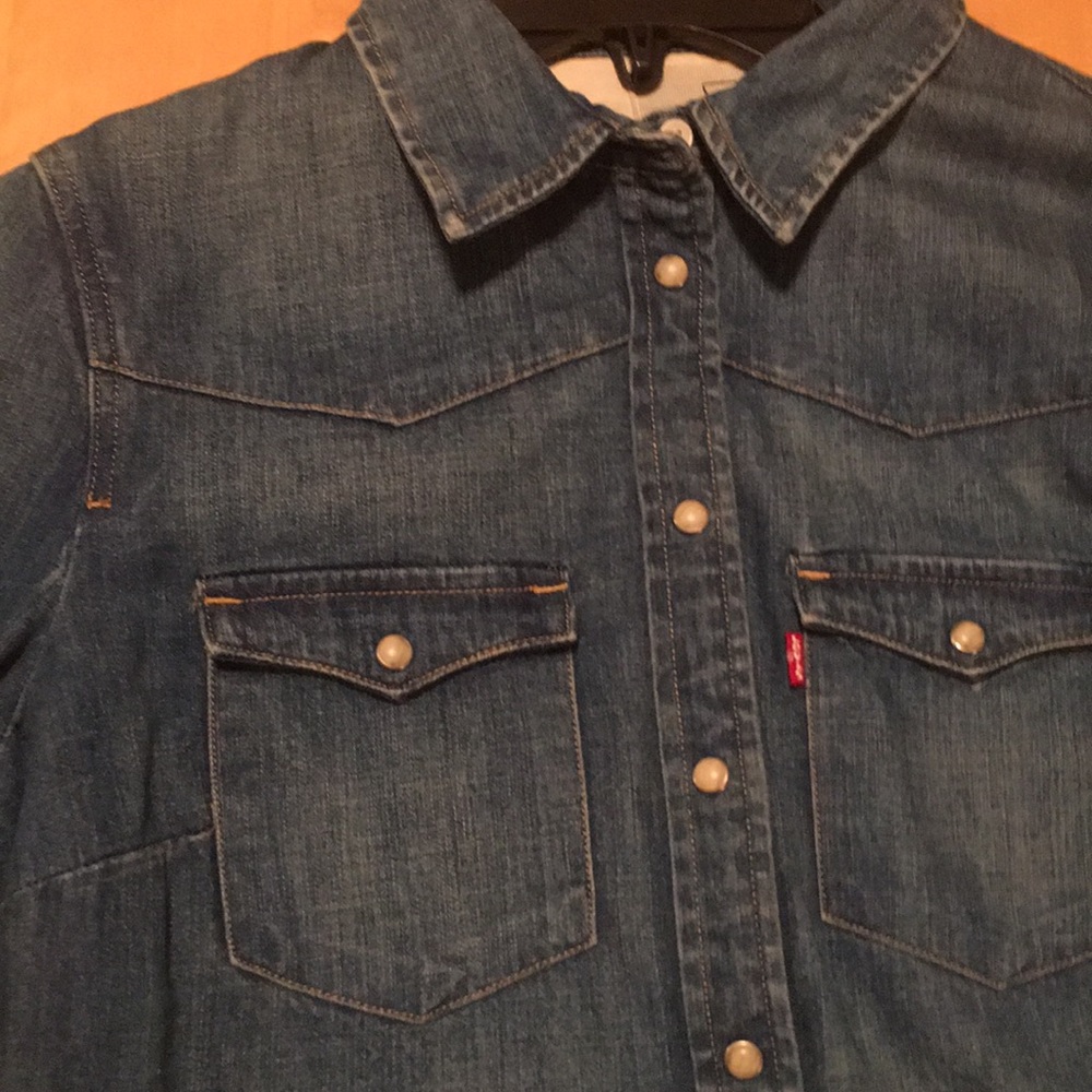 New! Levi’s button down top- - Picture 2 of 4